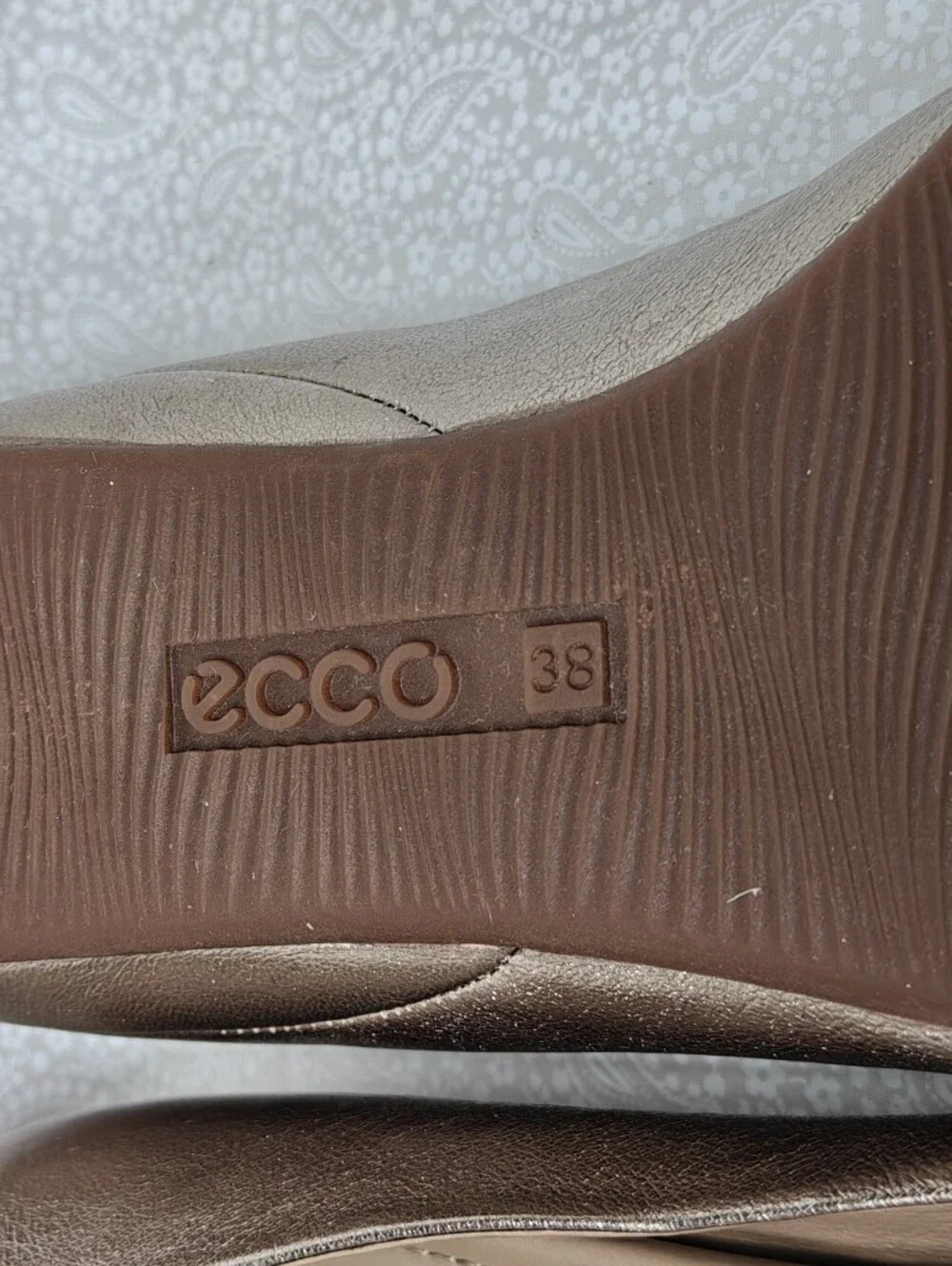 ECCO Women's Owando Button Light Metallic Gold Slip On Flats Comfort Women 7-7.5